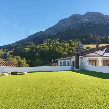 Uxarte -alojamiento, Restaurante Y Piscinas Arrasate/Mondragon