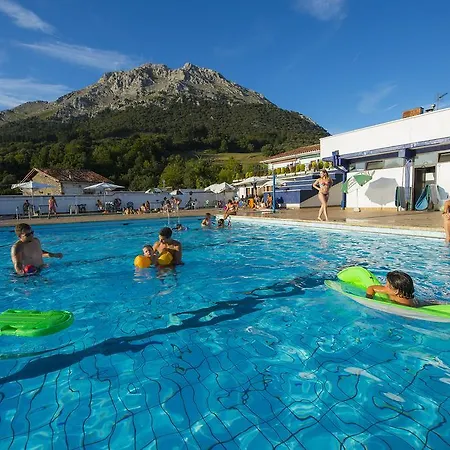 Uxarte -Alojamiento, Restaurante Y Piscinas 2*