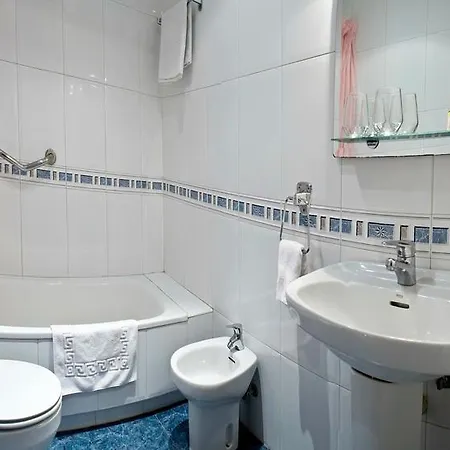 Uxarte -alojamiento, Restaurante Y Piscinas