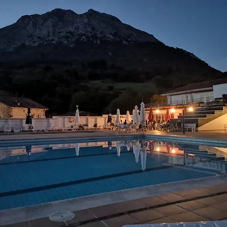 Uxarte -alojamiento, Restaurante Y Piscinas Arrasate/Mondragon