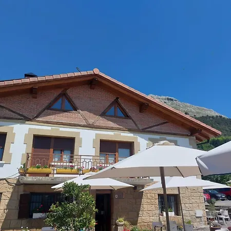 Pensión Uxarte -alojamiento, Restaurante Y Piscinas 2*