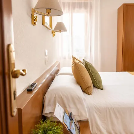 Guest house Uxarte -Alojamiento, Restaurante Y Piscinas 2*