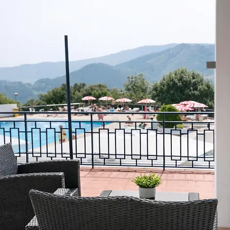 Guest house Uxarte -Alojamiento, Restaurante Y Piscinas 2*