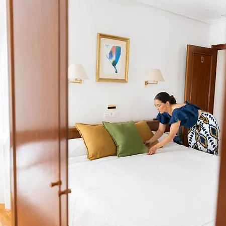 Guest house Uxarte -Alojamiento, Restaurante Y Piscinas Arrasate/Mondragon