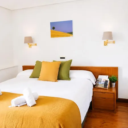 Guest house Uxarte -Alojamiento, Restaurante Y Piscinas 2*