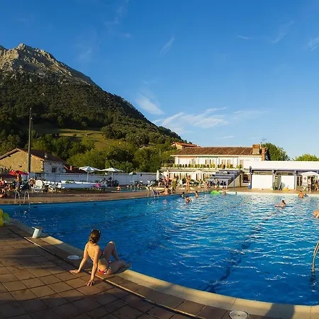 Uxarte -Alojamiento, Restaurante Y Piscinas 2*