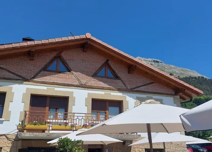 Guest house Uxarte -Alojamiento, Restaurante Y Piscinas 2*